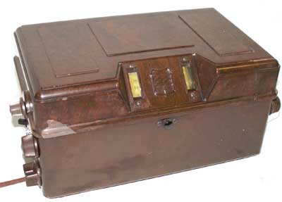 Philips mod. 2531 (1930/32)
Di questo modello esistono anche la versione 2532 a batterie e 2533 da rete C.C. 110/220 volt.
