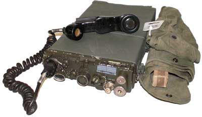Motorola (USA); Mod.: RT-174/PRC8; (1960/61)
Tipo: Ricetrasm. militare portatile
Gamme: FM 20-28 MHz
Valvole: si
Alimentazione: c.c. 6V-1,5V-67,5V -135V
Mobile: in metallo verde oliva
Dim.: 260 x 470 sp.72 mm.

