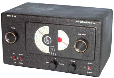 The Hallicrafters Co. (USA) mod. S-38 B (1955/60)
Ricevitore per radio-amatori.
Gamme: 540-1650 kc.; 1,650-5,1 Mc.; 5,1-14,5 Mc.; 13-32 Mc.
Dimensioni: 330x200xh190 mm.
