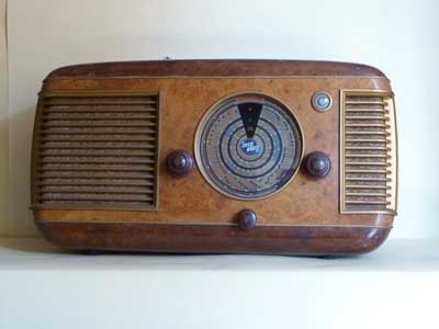 IMCA Radio 
Mod. Nicoletta IF51 IV serie (1952 circa).
Onde Medie e due gamme di Onde Corte.
valvole: ECH42, EF41, EBC41, EL41, AZ41, EM4.
