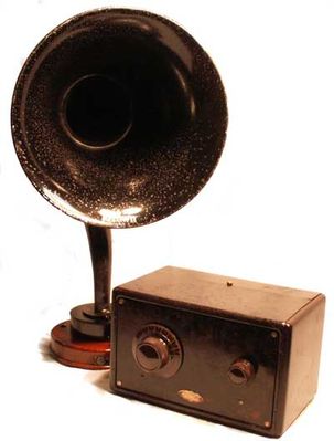Magnadyne W (1928)
L'apparecchio con l'altoparlante esterno Braun.
