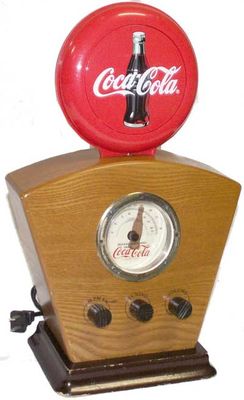 Coca Cola (con insegna luminosa) 1997
Radio a transistor O.M. e F.M.
Produzione: Cina
Alimentazione a c.a. 110 volt

