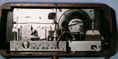 Radio Magnadyne mod. FM4 (1950/51)
Le valvole sono miniatura ed octal. 
