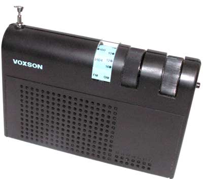 Voxson (I); Mod.: RA 2000-RA 2000FM-Boccardino; (1970/72)
Tipo: Autoradio estraibile a transistor e integrati
Gamme: 
Transistor: 2xCA810QH-ЦA720DC / 2N5639
Alimentazione: c.c. 9V (6x1,5V)
Mobile: In plastica antiurto
Dim.: 163 x 35 h 110 mm.               

