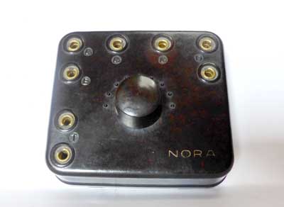 radio galena
N.O.R.A. D2. Pannello superiore con i comandi di regolazione.
