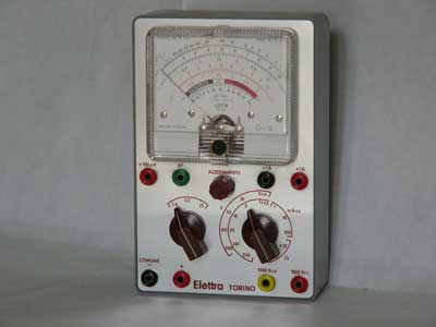 Cprso anno 1966
Tester 10.000 Ohm/Volt per misure di tensioni e correnti ac/dc e di resistenze.
