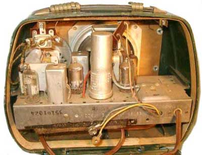 Sentinel Radio (USA) mod. 316P (1950/55)
Supereterodina con valvole: 1R5, 1U4, 3V4, 1U5.
Alimentazione: batteria c.c 67,5 volt-4,5 volt; c.a. 110/220 volt
