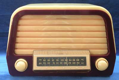 Air King Duckesse white
radio splendide per il design, anche se "povere" per la parte elettrica.
