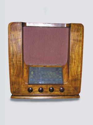 Magnadyne S36c (Italia 1939)
Circuito supereterodina. Media frequenza 471 kHz. 
Gamme: Onde Medie, Corte e Lunghe.
Valvole: 6A7, 78, 75, 6V6, 80.
Alimentazione da rete.
Dimensioni: 40,0(l)x43,0(a)x30,5(p) cm.
