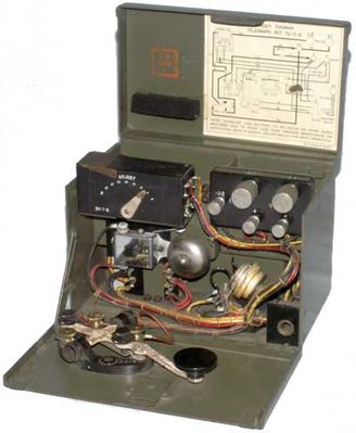 The Winslow CO (USA); TG 5-B; (1943)
Tipo: Cassetta telegrafica individuale  
Gamme: ---
Valvole: ---
Alimentazione: c.c. 3V  (2x1,5V)
Mobile: in acciaio verde oliva
Dim.:178x102xh124mm.
