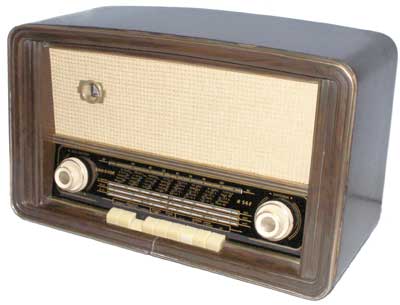 Ricevitore Radioson R541 (Magnadyne) (Italia 1955/58)
Mobile in legno noce scuro.
Dimensioni: 510x225xh310 mm.
