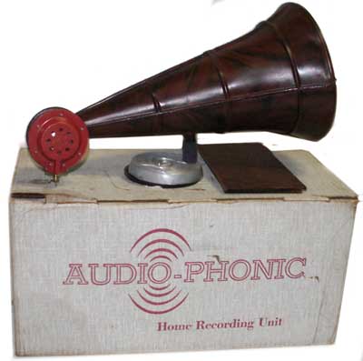 Honor House product Corp. (N.Y. USA)
Audio-Phonic Home recorder (1950-55)
Incisore-lettore per dischi 78 giri.
