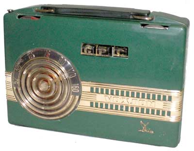 Voxson-FARET (I); Dinghy mod.503; (1955-59)
Tipo: Radio superet. portatile
Gamme: OM/OC1/OC2
Valvole: 1L6-1U4-1U5-3V4
Alimentazione: batterie (67,5/1,5V) e da rete con alim. 110-220V
Mobile: plastica (verde)  antiurto (custodia in cuoio)
Dim.: 225 x 65 h 160 mm.

